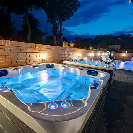 Pod Winogronem - Z Basenem I Wyzywieniem 公寓 *