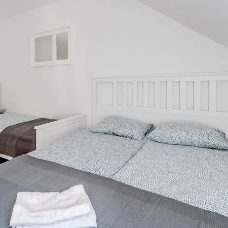 Pod Winogronem - Z Basenem I Wyzywieniem Apartamento Pobierowo