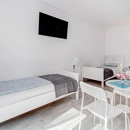 Apartamento Pod Winogronem - Z Basenem I Wyzywieniem Pobierowo