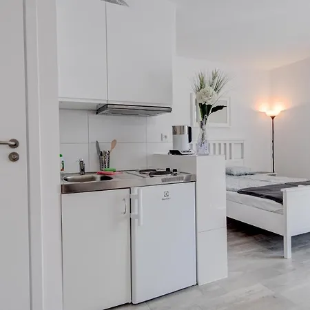 Pod Winogronem - Z Basenem I Wyzywieniem 公寓