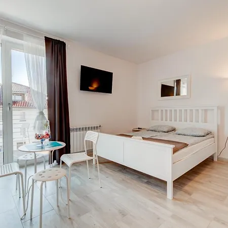 Pod Winogronem - Z Basenem I Wyzywieniem Apartamento Pobierowo