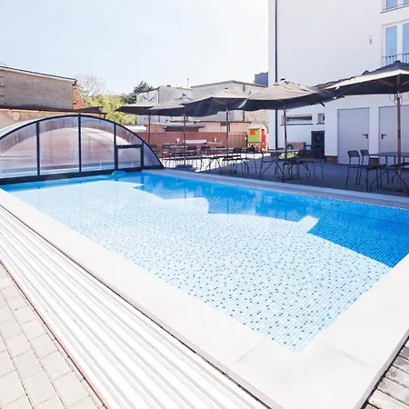 Pod Winogronem - Z Basenem I Wyzywieniem 公寓 *